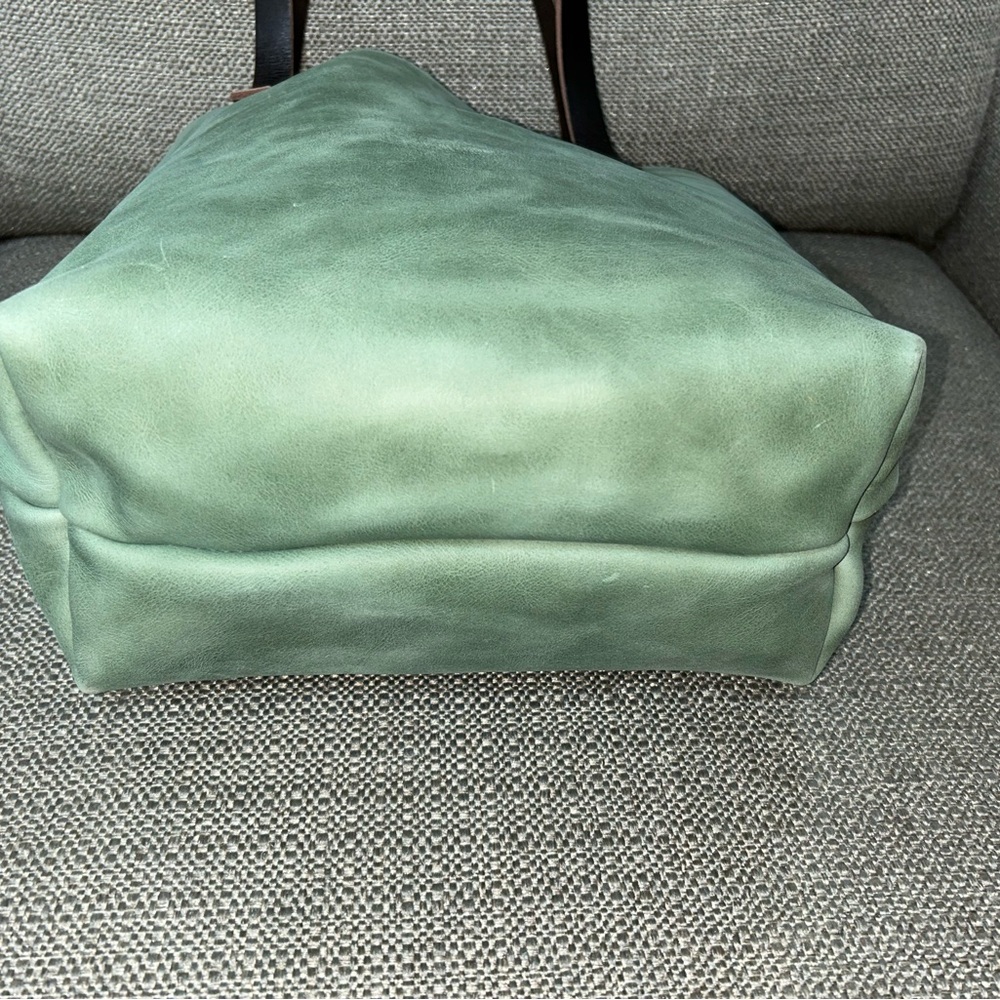 PLG Medium Classic Tote- Cucumber - Picture 4 of 4